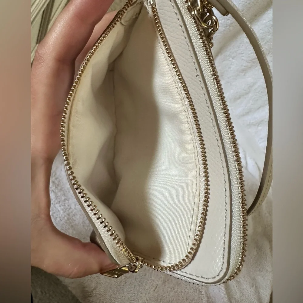 Coach Wristlet. EUC Double Zip Monogram. - Picture 7 of 7